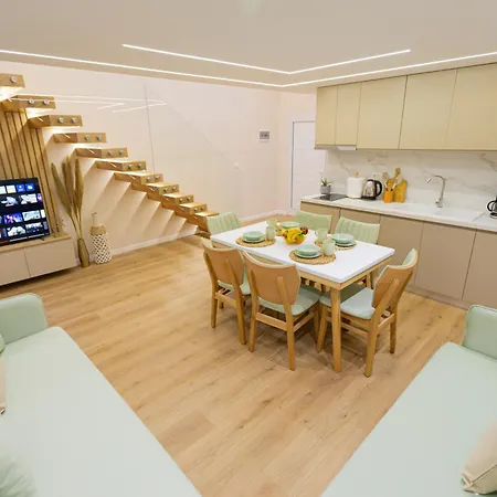 Luxe Arial Lofts * Vlore
