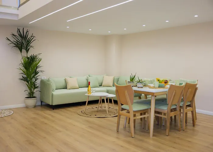 Luxe Arial Lofts Апартаменты *