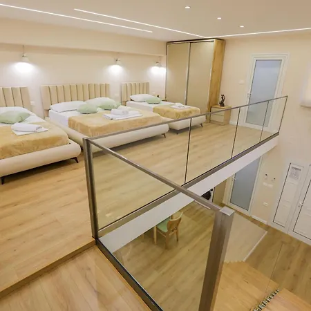 Luxe Arial Lofts Apartment